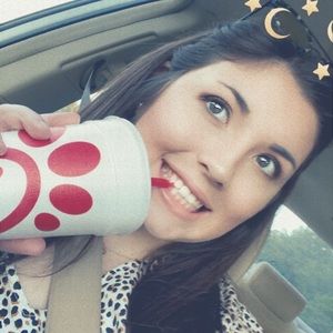 Meet your Posher, Lydia